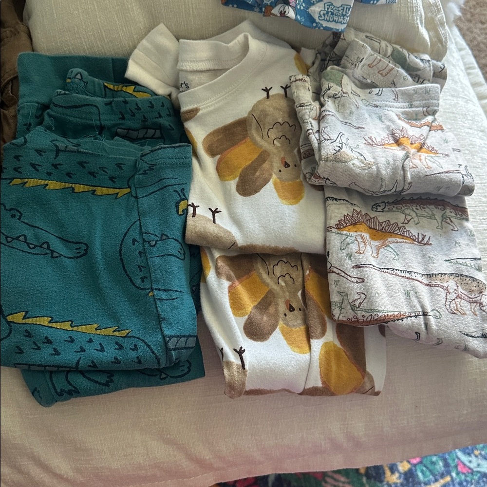 Boys size 4/5 bundle over 25 pieces - Picture 3 of 6